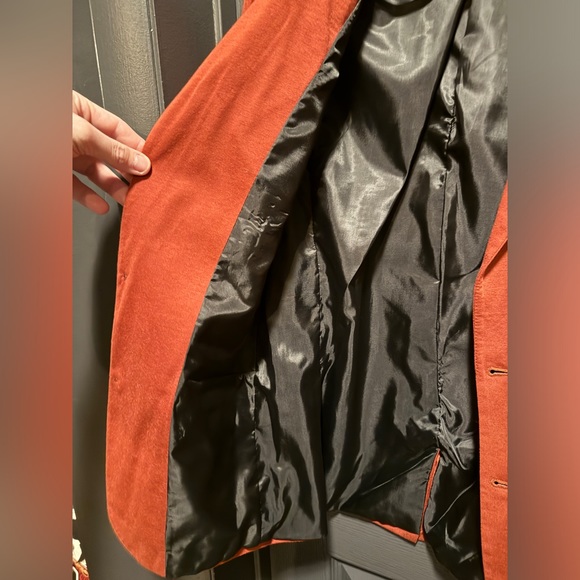 Zara men’s blazer says large 40 but fits like 38 jacket.  Tailored fit - Picture 2 of 6